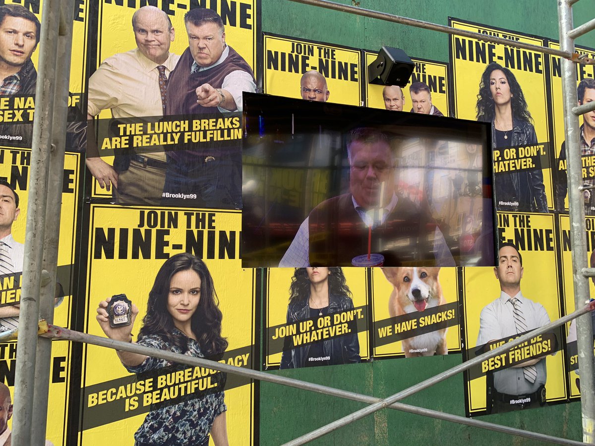 CorgiKohmander's tweet photo. So excited! First group for #Brooklyn99 offsite! #RIPCheddar @nbc #SDCC #SDCC2019 #SDCC50 https://t.co/JXgye4GvGb