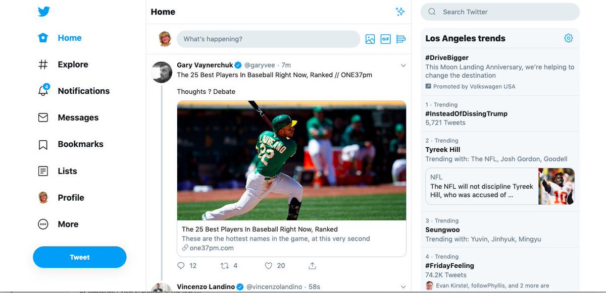 EmilyQuestions's tweet image. Oh, wow. I guess I got the new @Twitter! 

Who else is seeing this 3-column layout?

#NewTwitter #newtwitterlayout