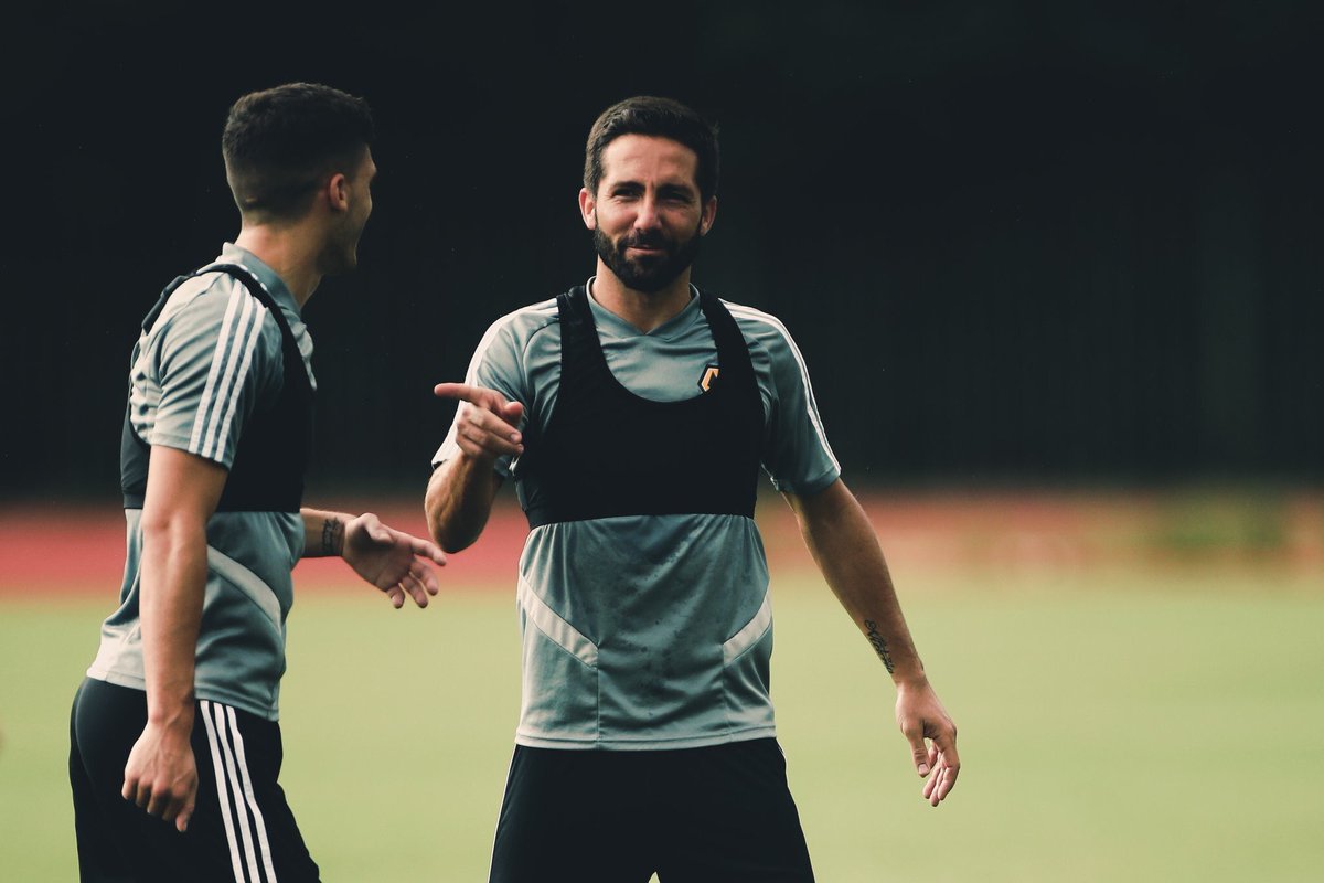 WolvesTurkey's tweet photo. ๐@JoaoMoutinho
โค๏ธ@Rubenvinagrejr
#WolvesInShanghai
๐จ๐ณ๐บ https://t.co/rrHGCJnqI3