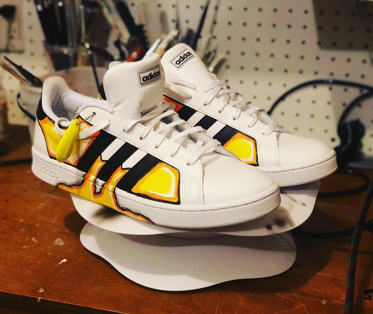 jonwilley's tweet photo. Finished up the @betr drips for my first custom kick project. Learned a ton during the process for next time! Thanks @liquidkicksofficial for the protection topcoats! #customshoes #customkicks #customkicksonly #adidasshoes #adidas #shoepainting #livebetr https://t.co/6H8wZmm7LR