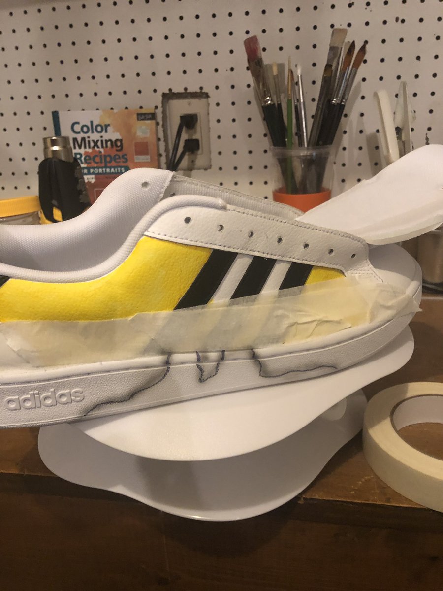 jonwilley's tweet photo. Finished up the @betr drips for my first custom kick project. Learned a ton during the process for next time! Thanks @liquidkicksofficial for the protection topcoats! #customshoes #customkicks #customkicksonly #adidasshoes #adidas #shoepainting #livebetr https://t.co/6H8wZmm7LR