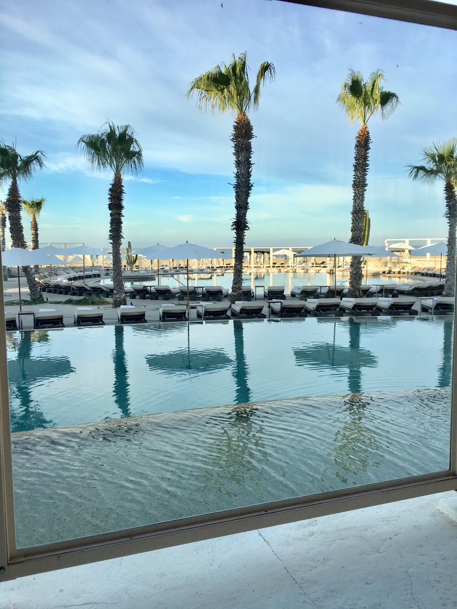 KitchnWhisperer's tweet photo. Desert. Beach. Mountains. Peace. #vacation. https://t.co/EfGEan2PRn #loscabos @PuebloBonito #InspiringKitchen https://t.co/y4uQtWcRQS