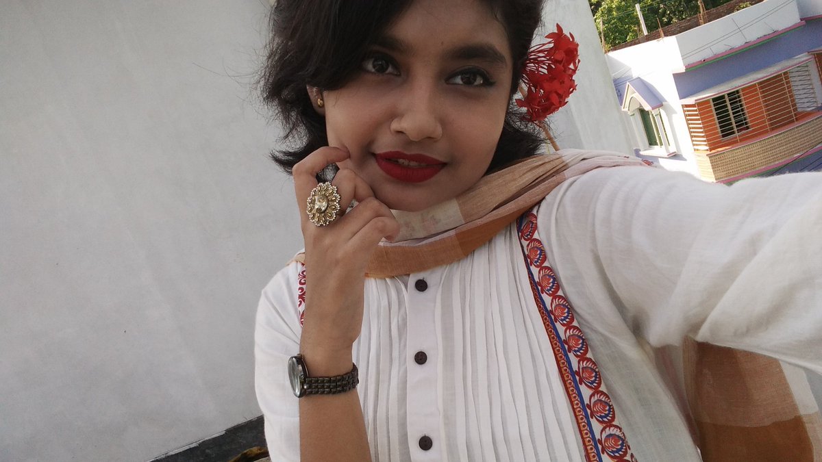 hope_11___'s tweet photo. #village #red #love #pretty https://t.co/H943lHxILr