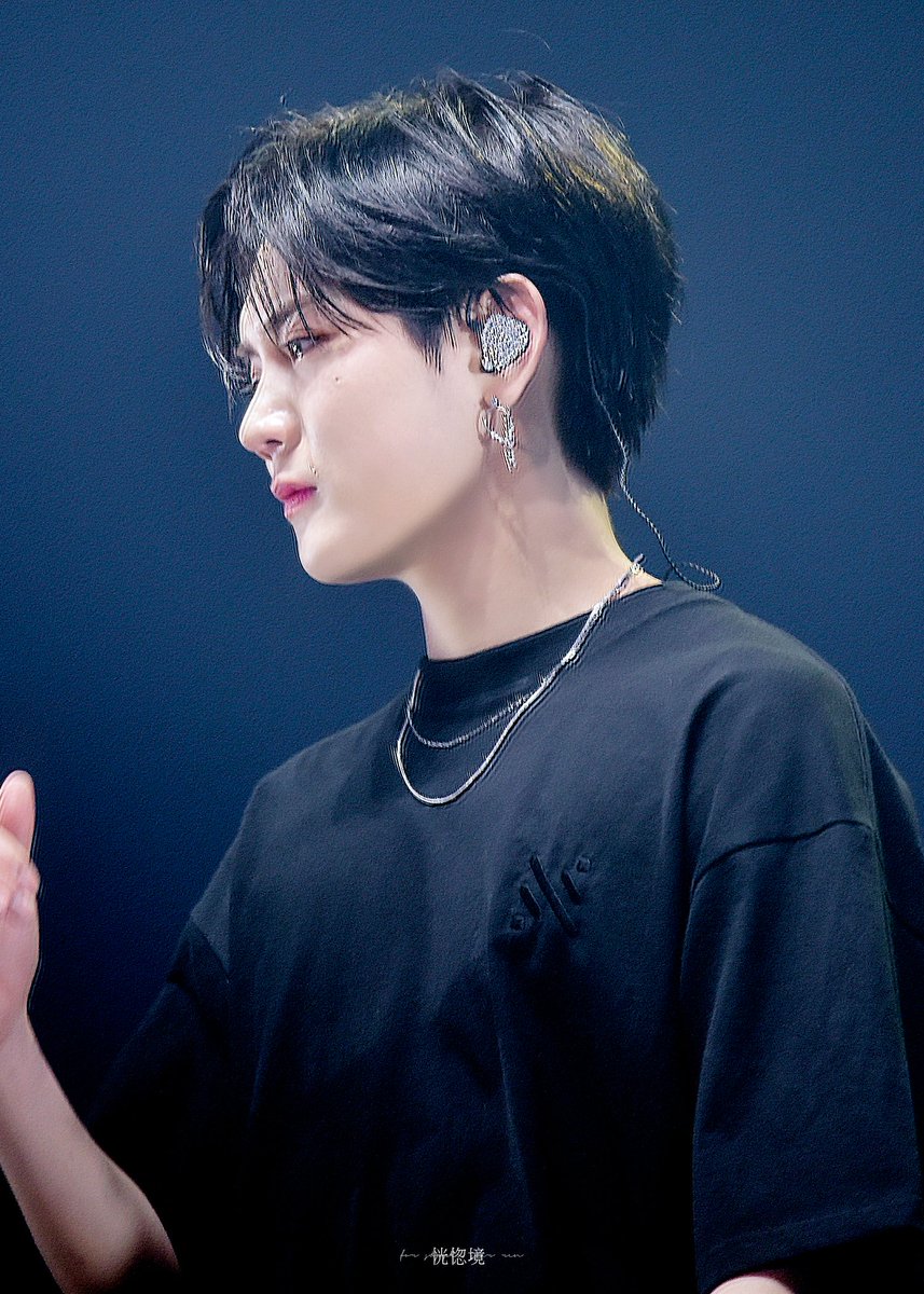 ecstatic_ren's tweet photo. 190412 

스탠딩 콘서트라 초점이 안맞아서(변명)
안올리고 있었는데 정말...주기적으로...
이 사진 프리뷰에대한
문의가 와서(.....) 올려봅니다.
흐린눈으로 초점을 맞추고 
봐주세요 (?) 👁👁 
다초점에도 민기는 예쁘니까요

#최민기 #렌 #뉴이스트 #NUEST
#REN #レン #เร็น #MINGI https://t.co/L2MuKRkVV0