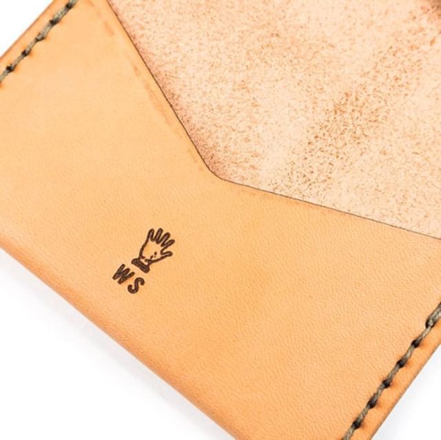 ContentStoreLDN's tweet photo. Three-pocket horizontal card holder from Winter Session fits credit cards, folded cash, or business cards. Made from 4 oz vegetable tanned, undyed cowhide and hand stitched using olive green Irish waxed linen thread.

Link in bio.

#leatherwallet #conten… https://t.co/oki75FHRXM https://t.co/Q20QbKvwoy