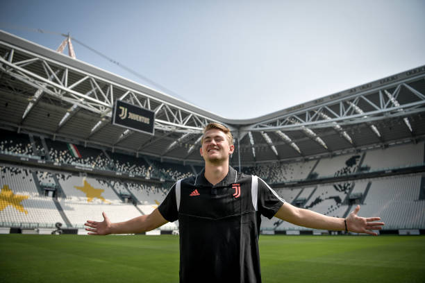 JuventusFC_VEN's tweet photo. Sientela y vívela Matthijs...
Es tu nuevo hogar 🏟️
⚪⚫4️⃣🇳🇱❤️
#TURNDELIGTON #MDL4 https://t.co/kSoaRYKcQZ