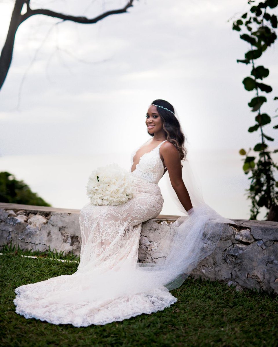 "She is clothed in strength and dignity, and she laughs without fear of the future" - Proverbs 31:25 👑 

Photos: PharrisPhotos | Planner: @thesavvyconsultants pharrisphotos.com