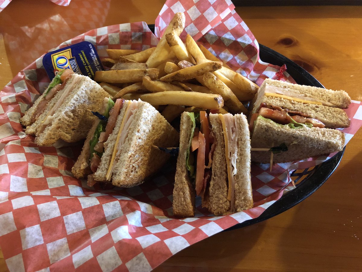 6.7/10 for the Club House from the Hungry Bear Restaurant in French River, Ont. Obviously processed turkey and generic bagged bread aren’t ideal, but sometimes everything can come together tastily enough.