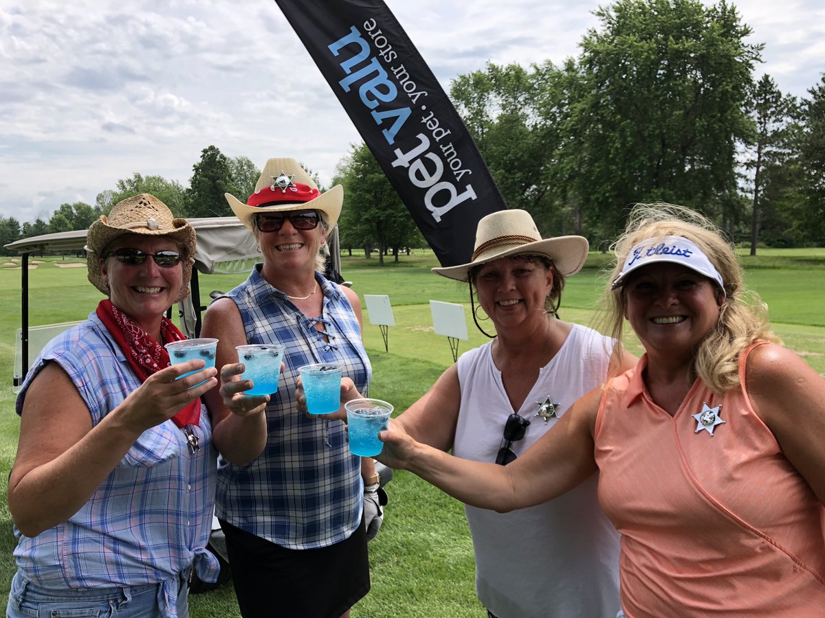 GinetteMassico1's tweet photo. At Rideau View golf... thanks #petvalue https://t.co/fSSTvxdLxl