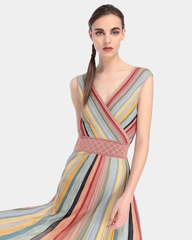 MISSONI - Caressed by the wind, the Missoni woman catches the eyes on Summer evenings. #fashion#missoni#summerparties #summernight #woman #promo ift.tt/2GxjxnN
