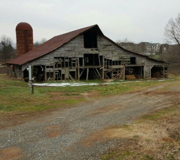 PaulSongas's tweet photo. @MikeDavis88 #savethebarn https://t.co/DytgA3uNDs