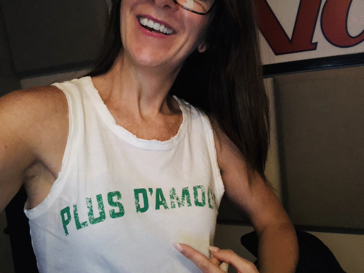 SopranoVO's tweet photo. A google search translates this (though my French friends have corrected it to MORE love) but my latest TJ Maxx find says “No more love.”
I’m going with...I’m all out of love I’m so lost without you!” #YachtRock #PlusDAmour #WeFancy https://t.co/tO2SkpB1Yt