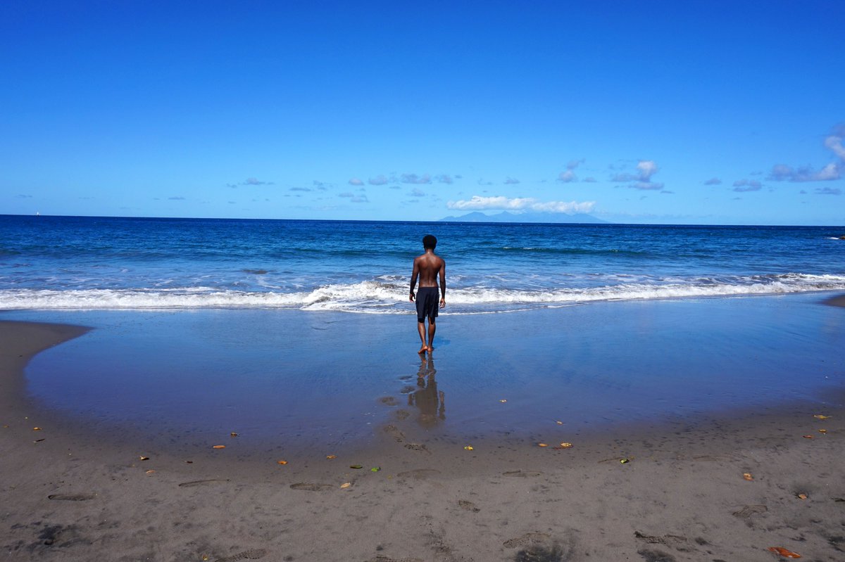 N°35- L'Anse Lévrier, tout pour cette plage  (y'a même une petite grotte)