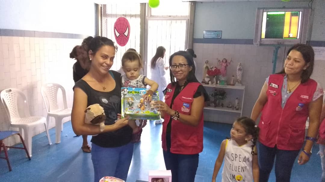 InttValera's tweet photo. @InttValera Celebrando el día del Niño en el IVSS Juan Montezuma Ginnari la beatriz Estado Trujillo,llevando amor Y regalos a los niños que se encuentran en pediatría @INTToficial @JCarDuque @tupamarohipolit @GobTrujillo @DrodriguezVen https://t.co/XzCtJ2fg0n