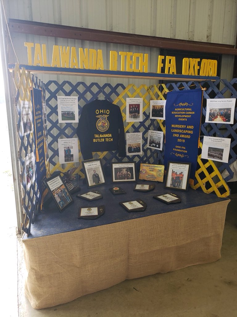talawanda_ffa's tweet photo. Hey everyone! It’s the most wonderful time of the year again!! The fair is upon us and with it comes the heat!! Please be very carful with your animals and projects and making sure they are calm, cool, and collected! Also stop by the pork producers Thursday! Our chapter works it! https://t.co/SmLL9Mpow6