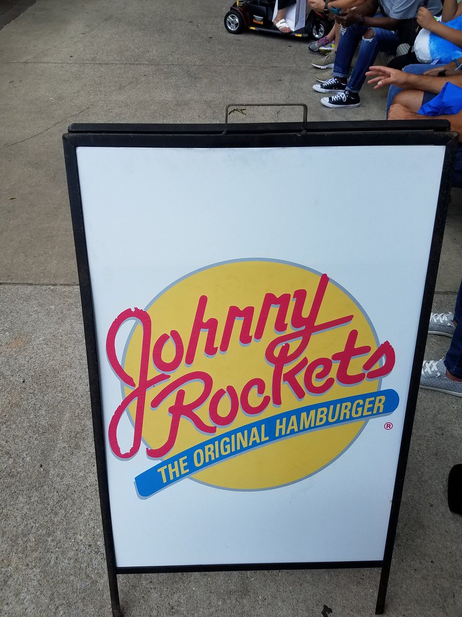 Mwalker24Mw's tweet photo. Getting ready to eat some lunch.  #atlanta https://t.co/PRGZQwN3OF
