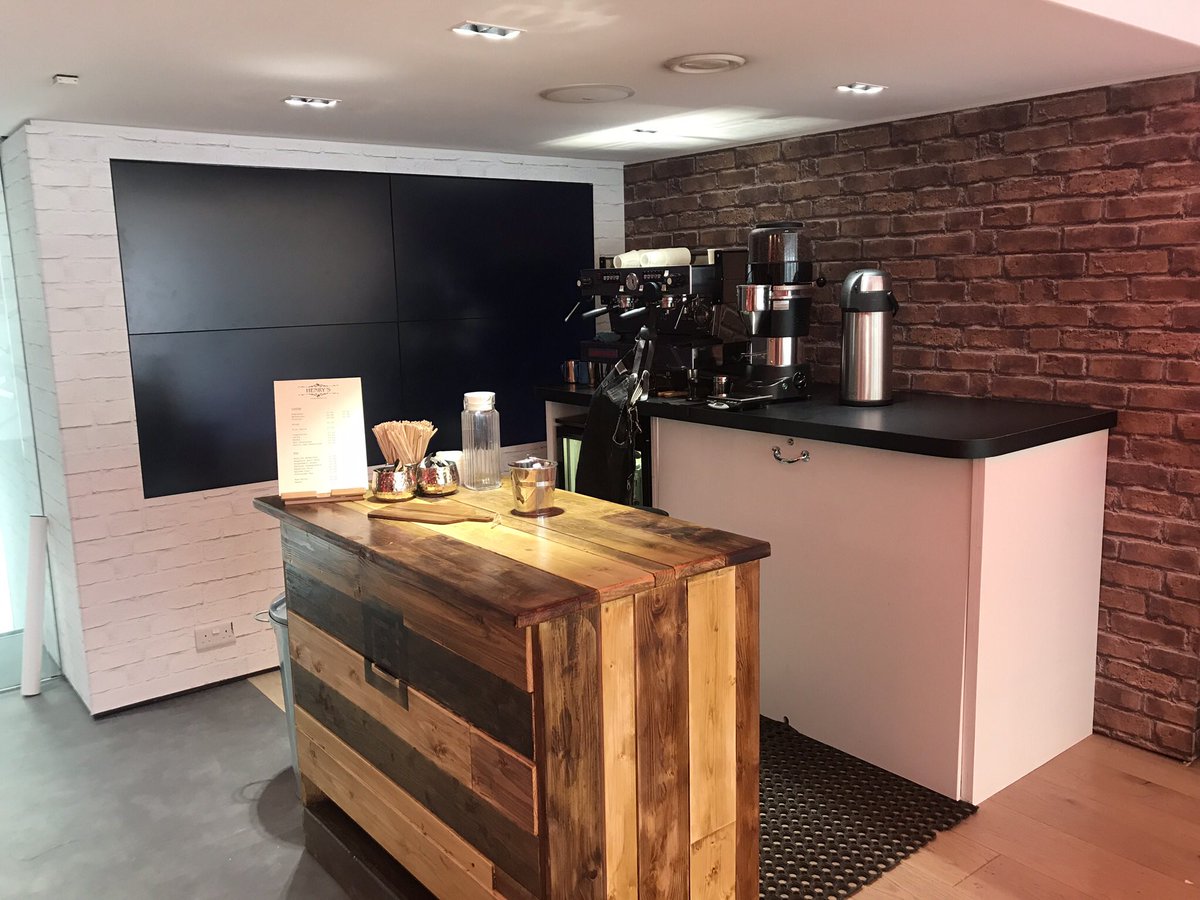 Wooo hooo #summerholidays Mmmm, what are we going to do 🤔 well for starters you can get yourself to <a href="/ThreeUK/">Three UK</a> #OxfordStreet for the <a href="/OnePlus_UK/">Broken Link Hijacked</a> #Retro Gaming Cafe ☕️ Oh, we’re serving the coffee to make this an even more AWESOME #Experience 👍👊