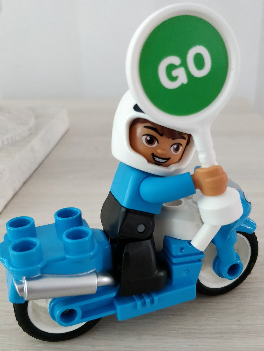 Nyt on #triathlon buumi huipussaan. Kaupoissa myydään Dublo -figuuria, joka on ilmiselvästi tri-tuomari <a href="/tahkomegaman/">Jaakko Mattila</a> - kädessään Go -kyltti Stop-and-Go rangaistuksen päättymisen merkiksi.

Turvallista <a href="/Finntriathlon/">Finntriathlon</a> kisaa Joroisille niin tuomaristolle kuin urheilijoillekin!