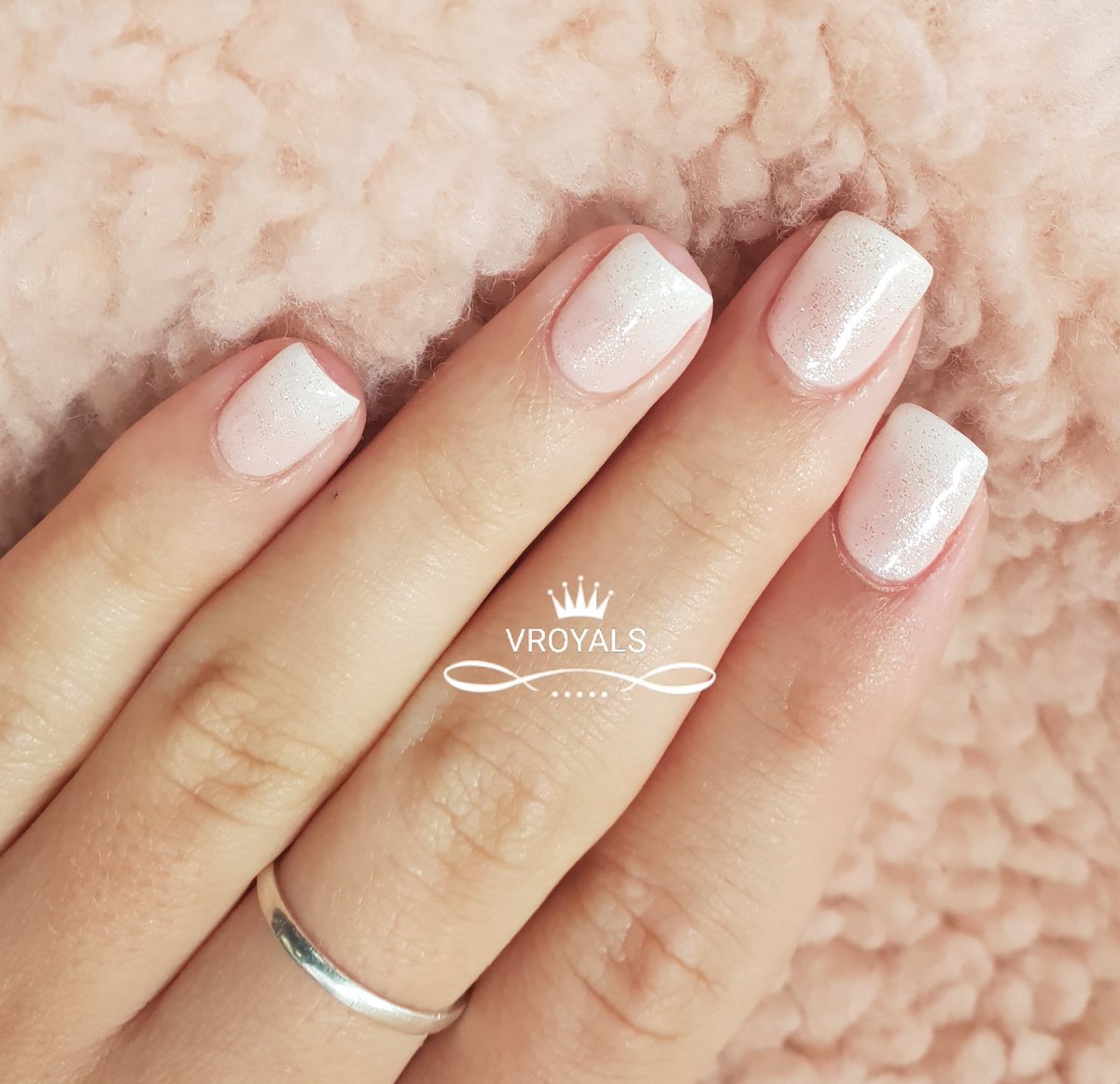 VRoyals4's tweet photo. Ombre nails done @VROYALS 😍😍😍 https://t.co/rsa5Cu6K8n