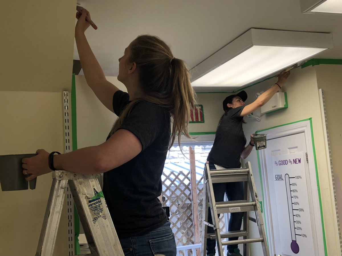 CanopyGrowth's tweet photo. At Canopy, we believe plants have the power to make the world a better place - which is why we partnered with @UWLanarkCounty and @lcihcommunity for this week's #GrowGoodTogether day. Take a look at these photos to see a different kind of #FutureGrowth. https://t.co/sdL6bF0eqG