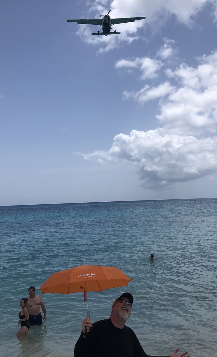 plotboy's tweet photo. I took the ole umbrella ☂ with me on vacation again. Here’s Maho Beach in Sint Maarten - famous for the landing aircraft at the beach. 

#FicheFriends #Vacation #Caribbean 

@laserfiche @Ryan_Laserfiche @Noel_Laserfiche @ECM_marketeer @SeeAmyJGo @wellsm https://t.co/SsgE57kjzN