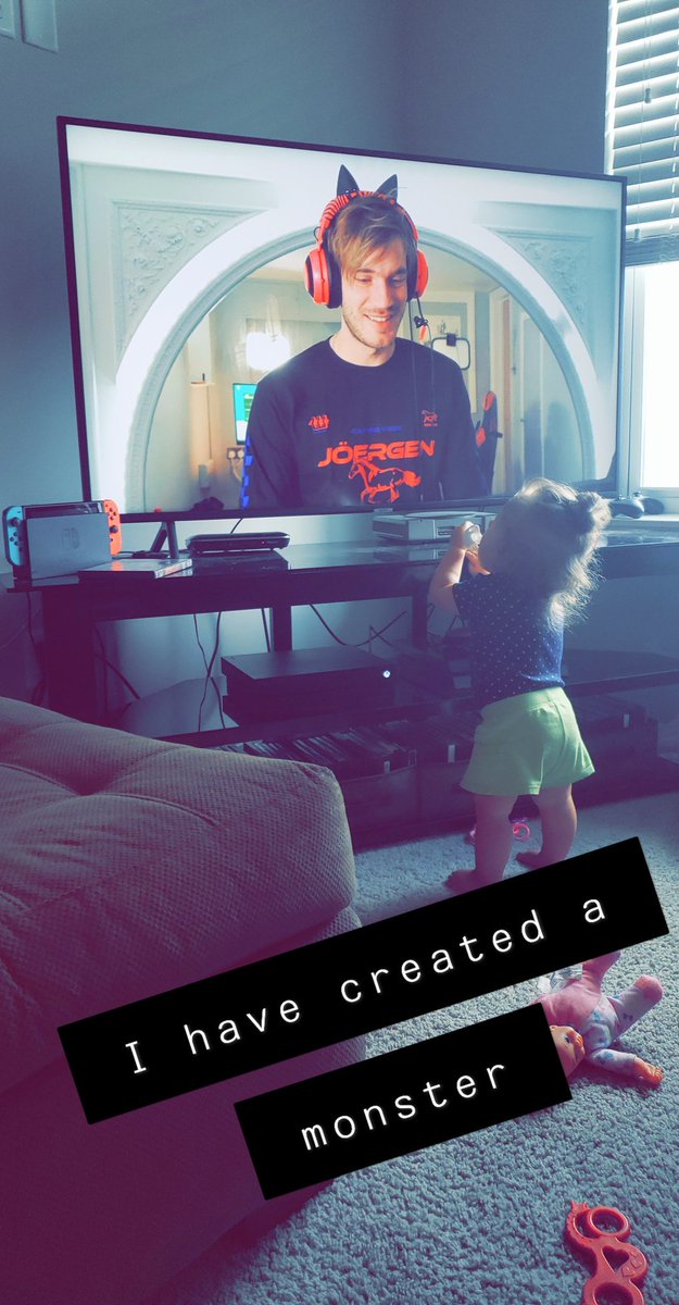 EmLayy008's tweet photo. @pewdiepie your youngest subscriber https://t.co/NWV8IJpD0T