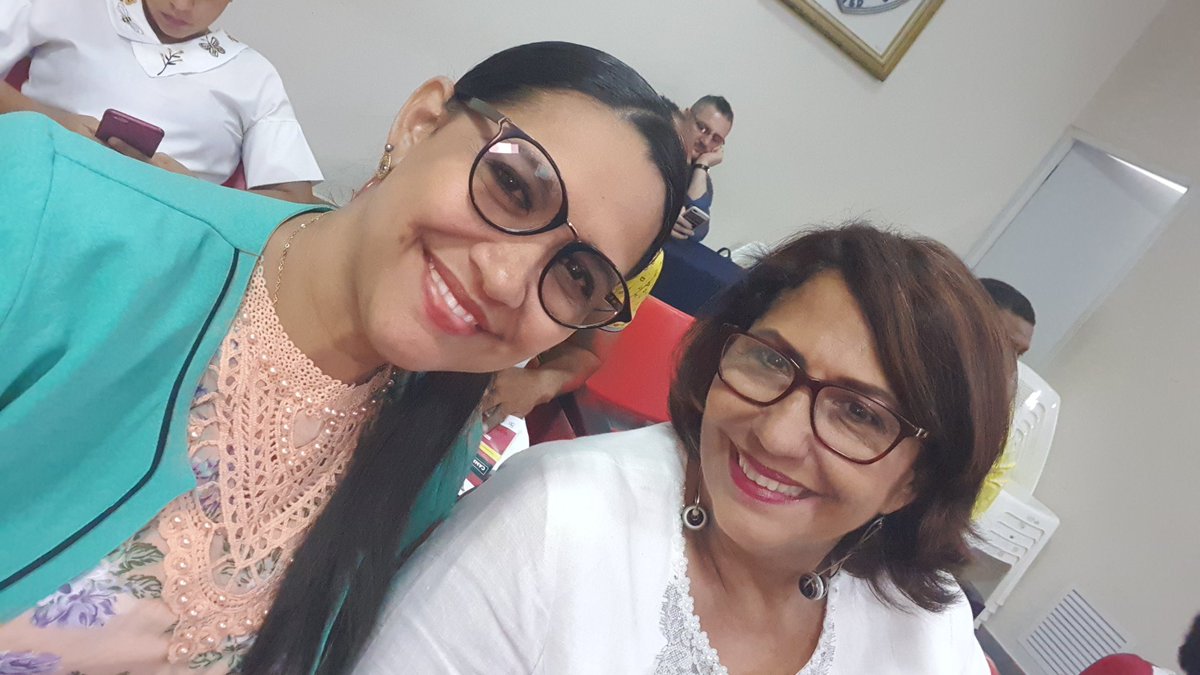 mueroporvivir's tweet photo. Participando en el Conversatorio sobre “Estrategias de Comunicación Política” con RICARDO AMADO CASTILLO. @ElicFernandez @divoskus @nidiapaulinov @ricardoamadoc @GrupoDierRD #ComunicacionPoliticaUASD https://t.co/LhxOlvYMsP