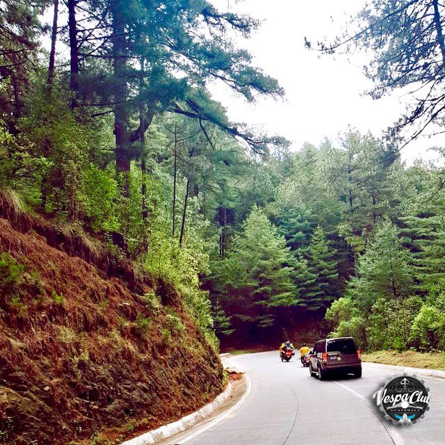 VespaVCG's tweet photo. Lluvia de nuevo, pero la magia nunca se detuvo... 🛵#Quiché
#GuatemalaEnVespa @InguatPrensa @JorgemaChajon #VespaLovers @Vespapics #TheGirlsWhoRide @PaseoGuatemala
@stepintocities @BasilyCo @fodorstravel @GuiaRepsol @CNTraveler @lonelyplanet https://t.co/tTEkNavB7Y