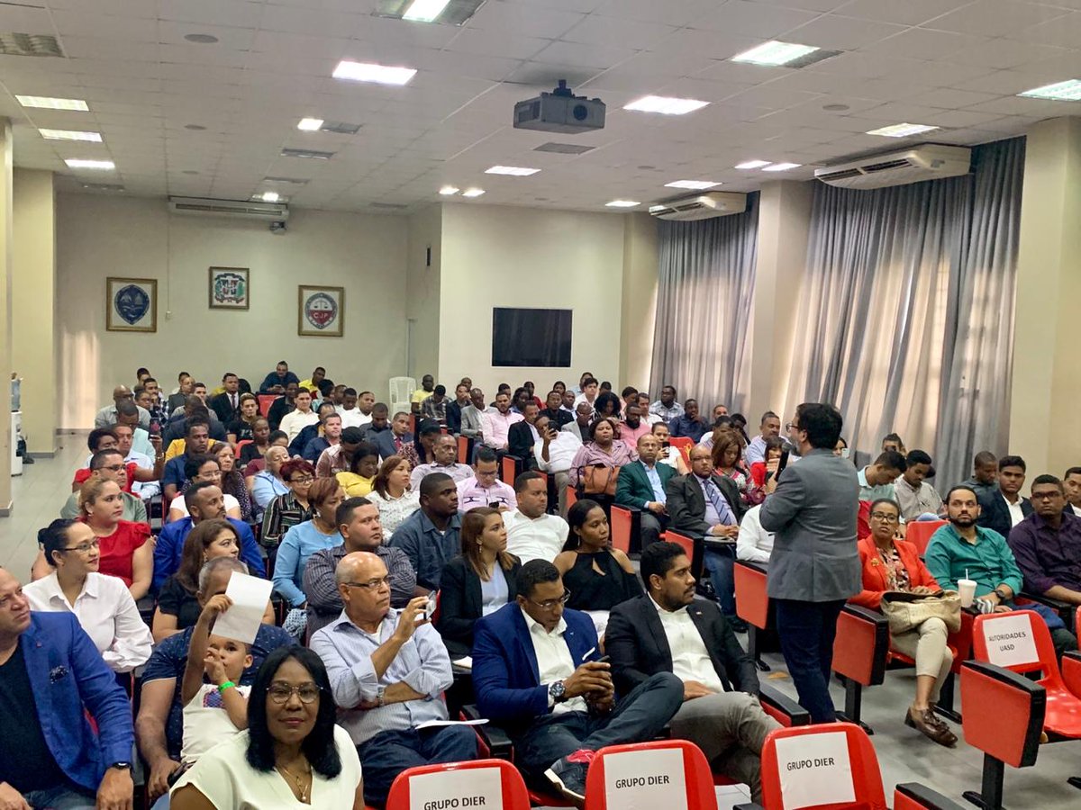mueroporvivir's tweet photo. Participando en el Conversatorio sobre “Estrategias de Comunicación Política” con RICARDO AMADO CASTILLO. @ElicFernandez @divoskus @nidiapaulinov @ricardoamadoc @GrupoDierRD #ComunicacionPoliticaUASD https://t.co/IuYsMC9CnE