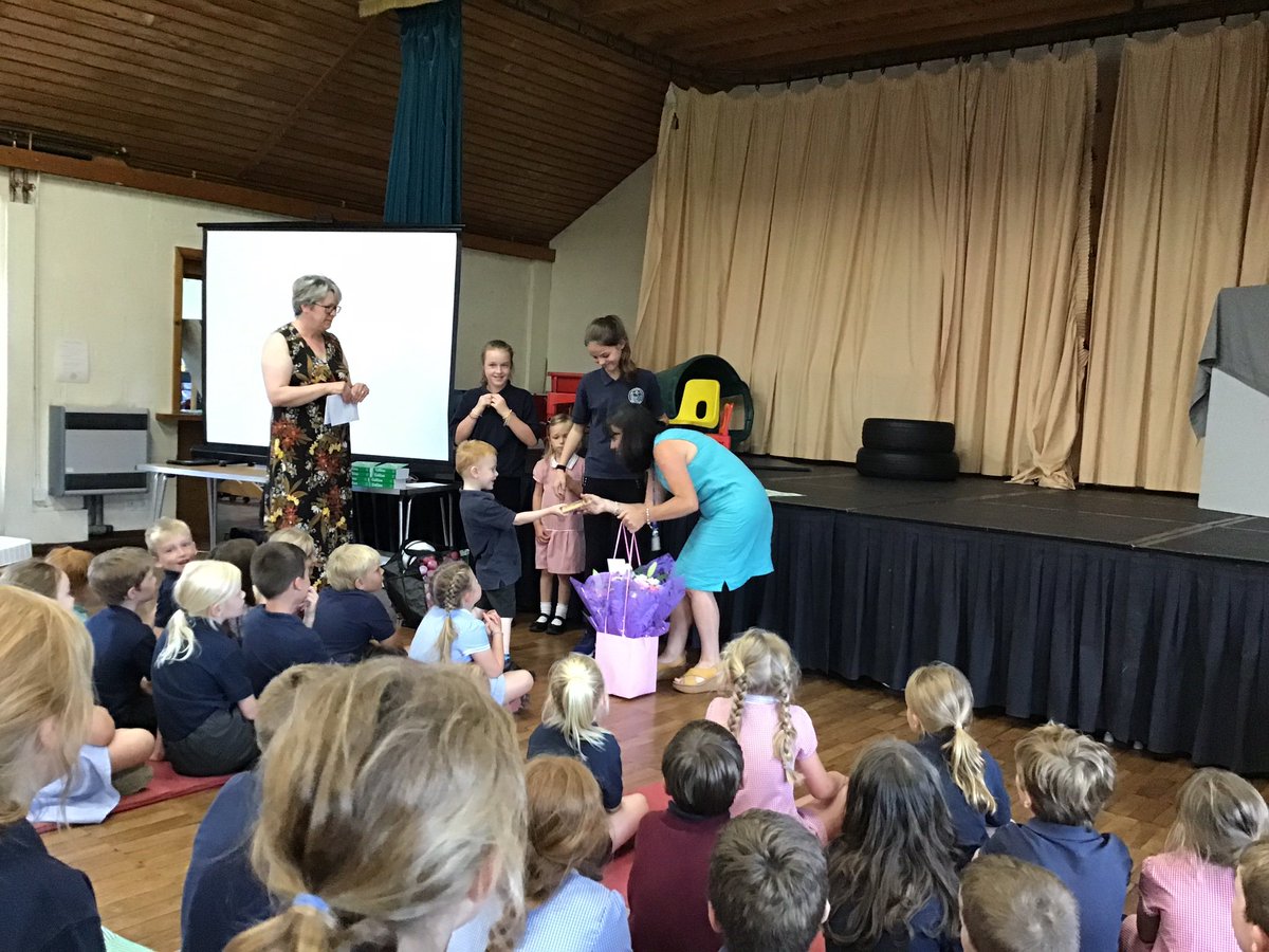 Diolch yn fawr i chi gyd yn Ysgol Pennant am ddwy flynedd prysur a hapus. Diolch am y geiriau caredig ac anrhegion. Atgofion melys😁
Thank you all at Ysgol Pennant for all the kind words, presents, and   a happy two years.