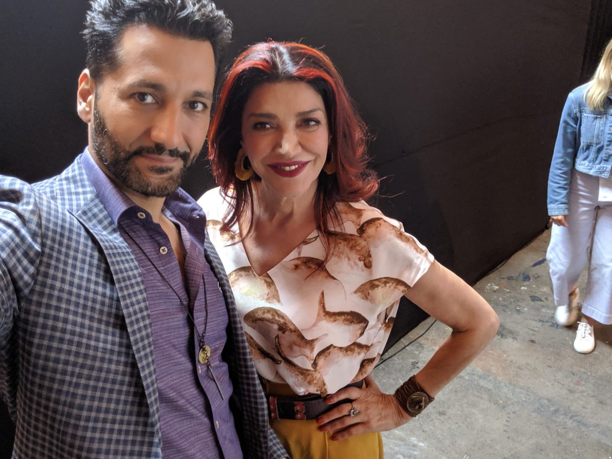 Casanvar's tweet photo. Some Behind the scenes pictures at #SDCC2019 at the @GettyImages photo shoot📸 with our queen 👸 and #TheExpanse crew. Showing some luv ❤️ and gettin 📚book ended by the book starters📚

@PrimeVideo, @Amazon, @AbrahamHanover, @JamesSACorey https://t.co/sJWo4QqL9z