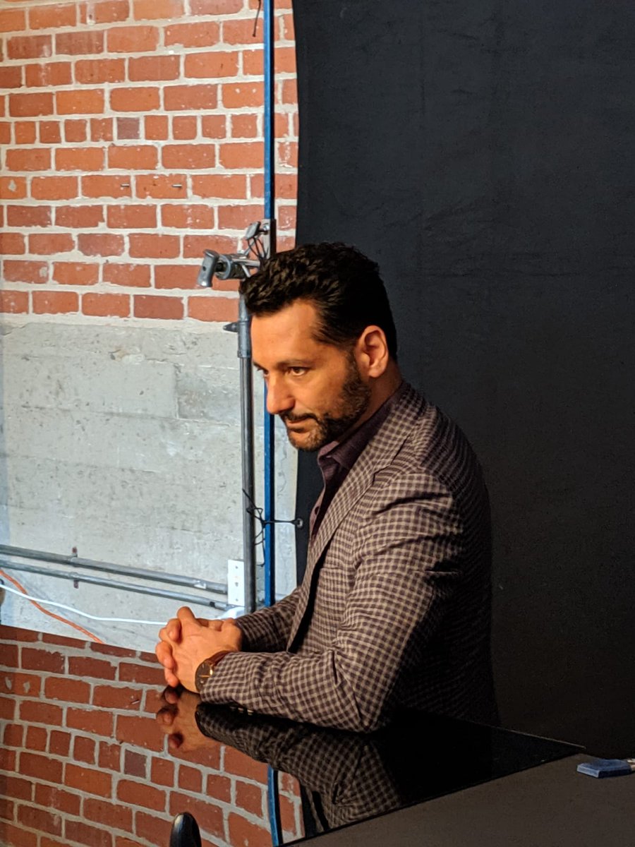 Casanvar's tweet photo. Some Behind the scenes pictures at #SDCC2019 at the @GettyImages photo shoot📸 with our queen 👸 and #TheExpanse crew. Showing some luv ❤️ and gettin 📚book ended by the book starters📚

@PrimeVideo, @Amazon, @AbrahamHanover, @JamesSACorey https://t.co/sJWo4QqL9z