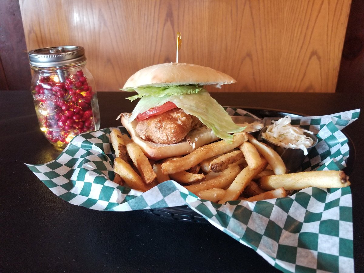 thebalafallspub's tweet photo. Fish Friday! 2 Piece Halibut and chips for 14.95 and Fish on a bun will stay on the board just it's a sandwich kind of day ... and @savanah_sutcliffe has the best writing :) See y'all @jamesbarkerband at the Kee tonight!
#countrymusic #yourfriendsarealreadyhere #bfpnext2thekee https://t.co/1ST5Pqci6i