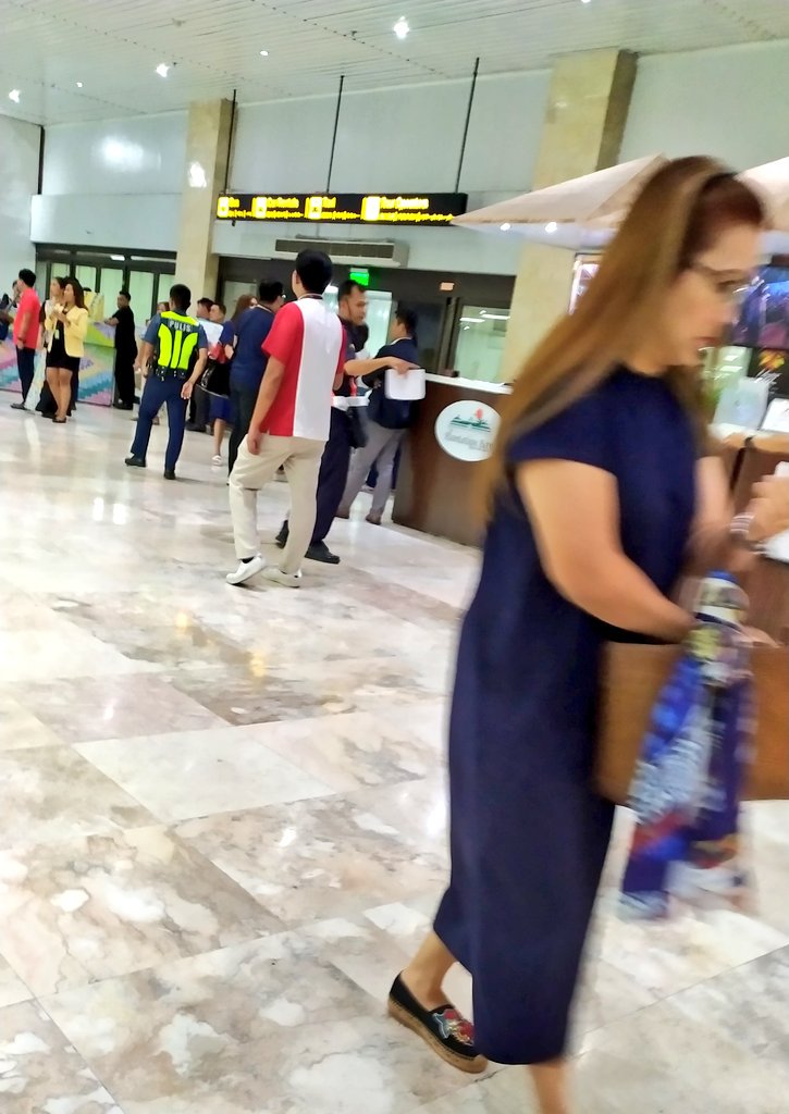 jessicabillions's tweet photo. I patiently waited you for almost 2hrs at the arrival area. Was hopeful to catch you up without any idea if I was too late to get you or the other way around. When suddenly out of nowhere I saw ate fam and sir leo, my adrenaline rush gone wrong! https://t.co/wObLjBJIf5