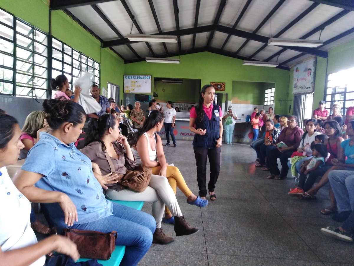 radiopueblo_hoy's tweet photo. #19deJulio | "Porque somos del color de la tierra y tenemos el rostro de nuestro pueblo" desde @senadeslara @DPDLara  fortalecemos los vínculos con los y las representantes de la E.B. María Ledezma del sector el Ujano Municipio Iribarren en nuestras Escuelas para Familias https://t.co/EPIFeM9g6J