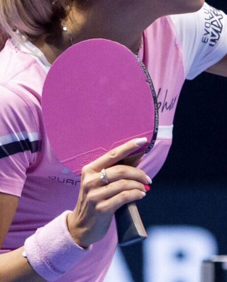 Tt Equipment T2ダイヤモンド ベルナデッテスッチ選手がバック面を シートがピンク色のquantum Xに変更