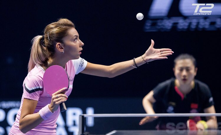 Tt Equipment T2ダイヤモンド ベルナデッテスッチ選手がバック面を シートがピンク色のquantum Xに変更