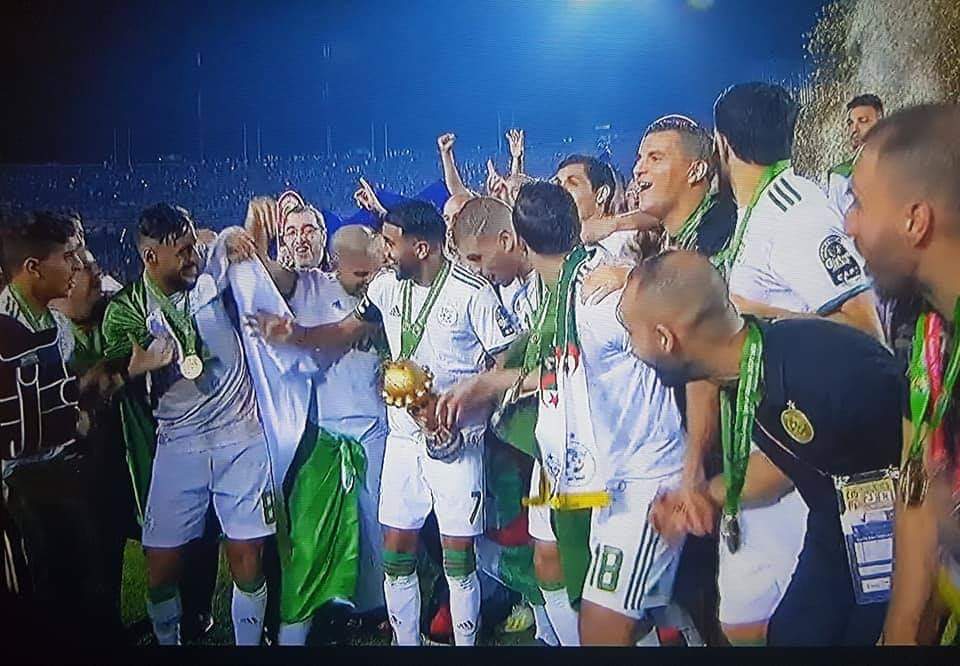 الحمد لله الجزائر بطلة إفريقيا للمرة الثانية إن شاء الله يكون هذا الفوز فأل خير على الجزائريين وعامل حافز نحو مزيد من الانجازات