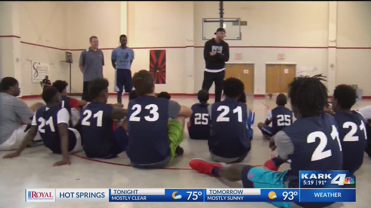 KARK4News's tweet image. Good News Matters: Basketball goals of a different kind! 🏀 #GoodNewsMatters #ARKNews

Click here for the full story --&amp;gt;  bit.ly/32BQBnR?utm_me…