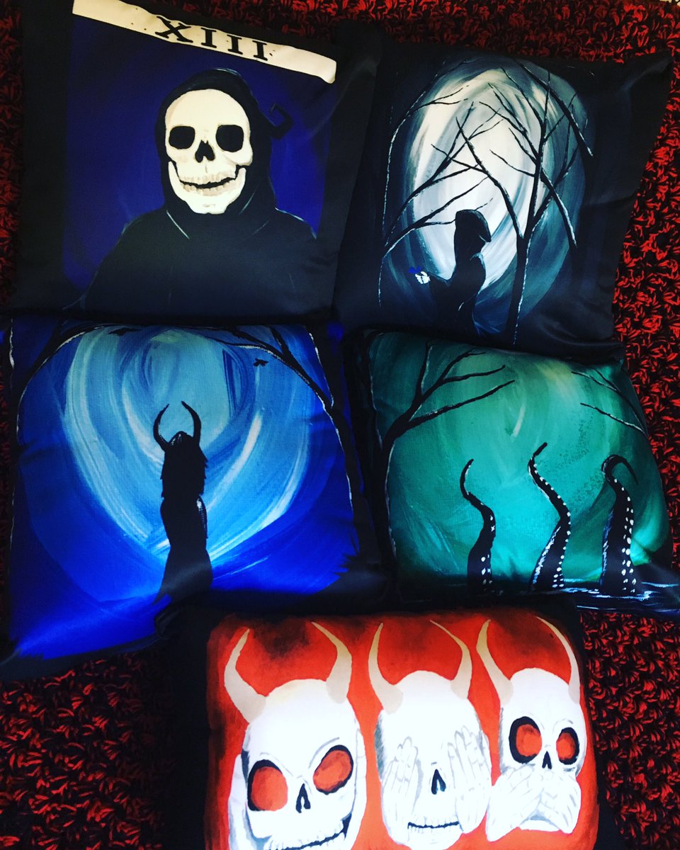 bookishqueenart's tweet photo. By the pricking of my thumbs something wicked this way comes π€π€π€
Several designs of my artwork to choose from available in my shop π€π»
βΌοΈshop my art: link in my bio #horrorpillow #halloweenpillow #pillow #decorativepillow #throwpillow #horrordecor #gothhomedecor https://t.co/V83Grqbvke