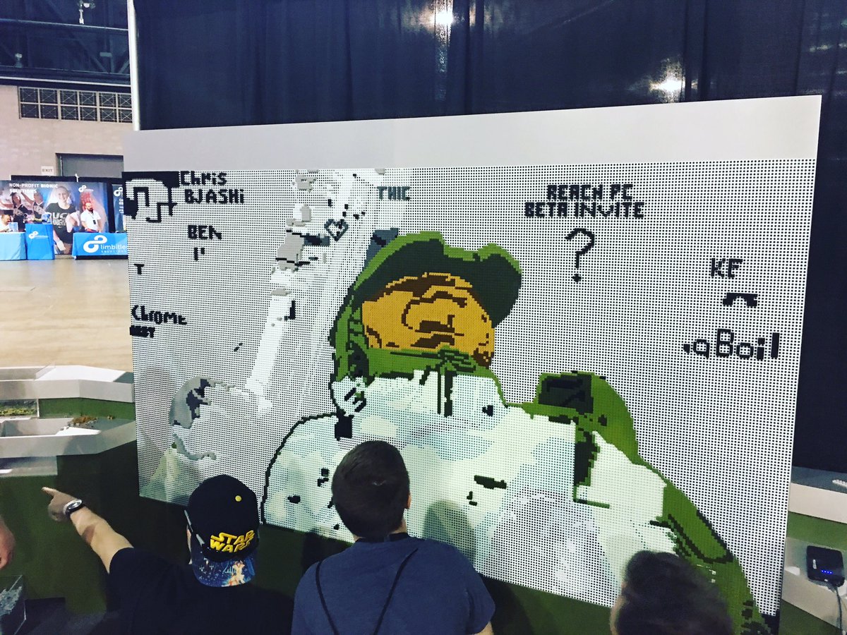 evaction's tweet photo. A Master Chief @MegaConstrux mural being assemble by fans at @HaloOutpost #halo #halooutpostdiscovery #megaconstruc #blocks #murals #masterchief #spartan #spartan117 https://t.co/x2E2ZyNpfx