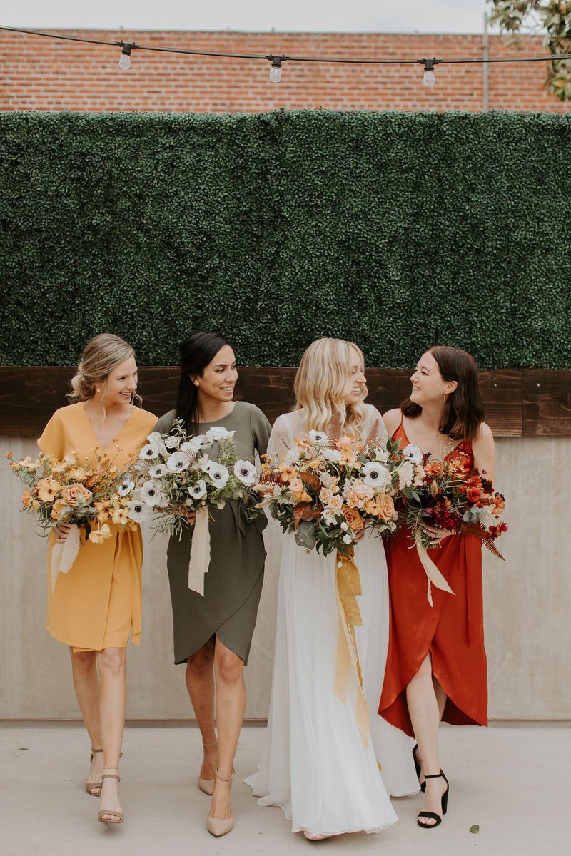 estateonsecond's tweet photo. How stunning are these bridesmaids bouquets that match their dresses?! #weddingbouquet #californiawedding #theknot #realwedding #weddinginspo #weddingchicks #caratsandcake #junebugweddings #realwedding #bridesmaids #weddingdress #bridesmaiddresses #weddingwire #weddingvenue https://t.co/Guz2aitGN6