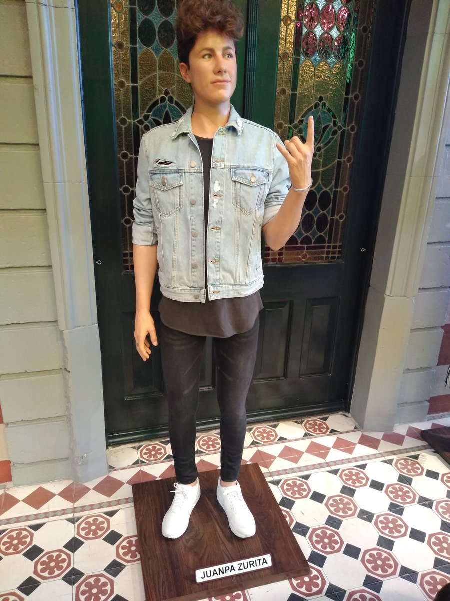 deoh2000's tweet photo. @ElJuanpaZurita 
Qué genial se siente ver hasta dónde has llegando.😍✨
Te ves súper bien en el museo de cera.🤩🤩
Eres grande Juanpa. ❤️ https://t.co/zCKTeezy1K
