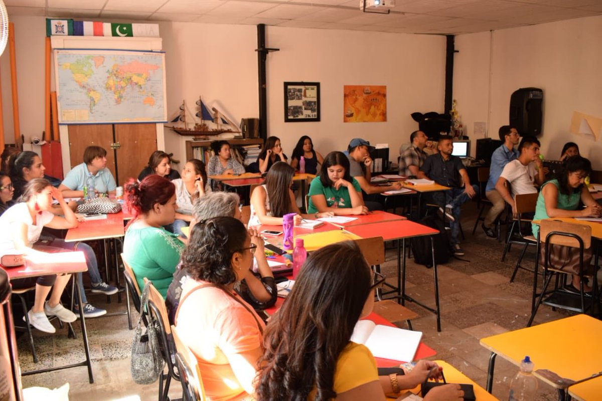 ccbantigua's tweet photo. Quinto día: Aprendizaje basado en proyectos y evaluación.  Continuamos apostando por hacer de este colegio pionero en metodologías activas. @FernandoBoillos @oscarabellon @EscolapiosSoria https://t.co/88GvJ0xC6z