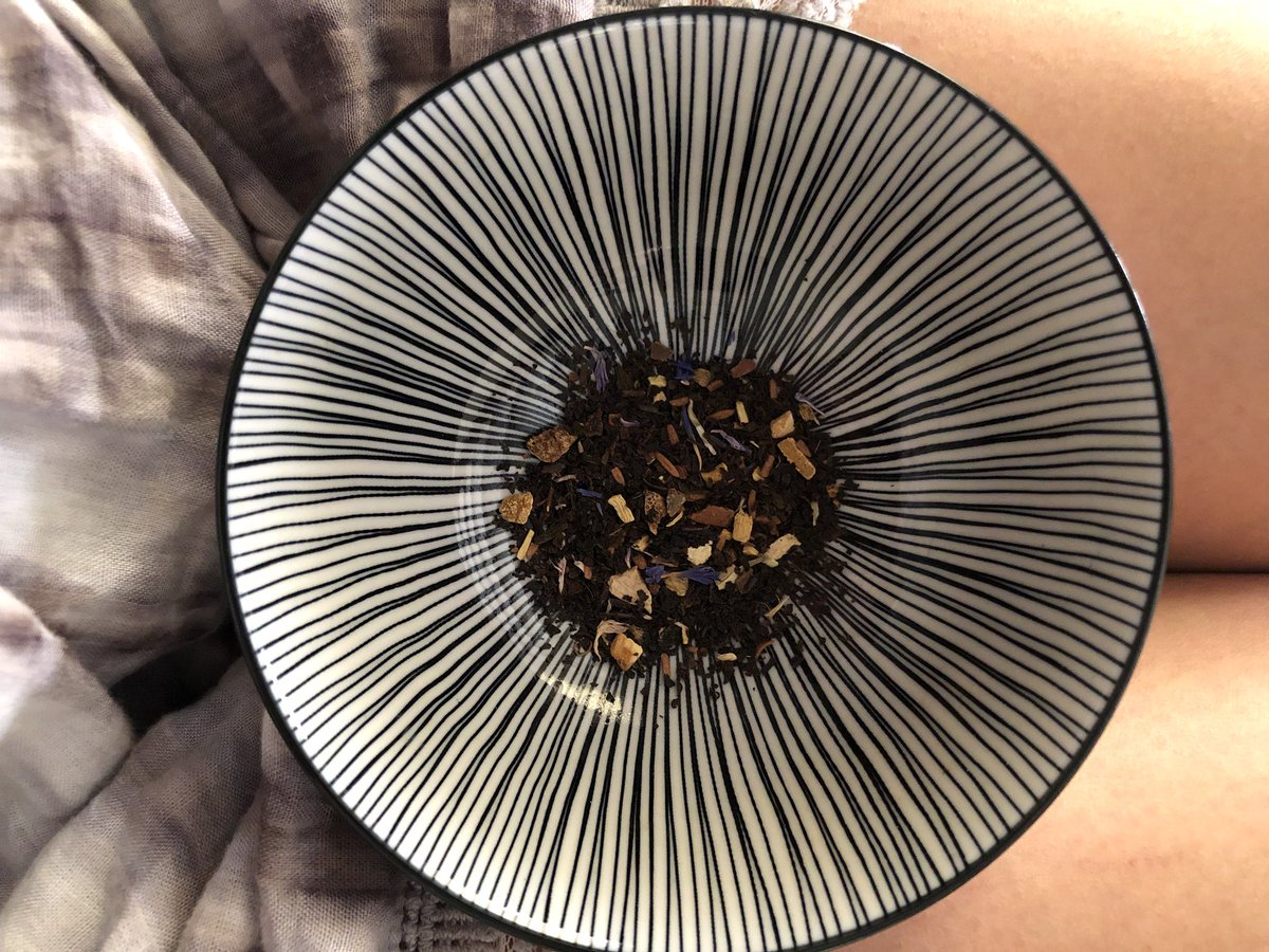 itacapoe8's tweet photo. El bollit i el te a l’estiu malgrat la temperatura, també n’és un plaer #cuisana #poesyeux #été #tiesinebodes #petitplaisir #te #maison #végétarienne https://t.co/Wesy16POvE