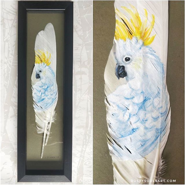 Cockatoo handpainted on cockatoo feathers #paintedfeathers #cockatoolove  #yellowcrestedcockatoo #featherart #birdlove #featherlove #dustysoulsart ift.tt/30GpVR5