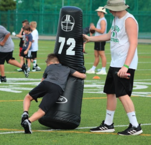 MHSsportsradio's tweet photo. Great coverage by @mhschronicle photographer @MiaSweitz of @MasonCometsFB camp https://t.co/pZR8I1JkV1