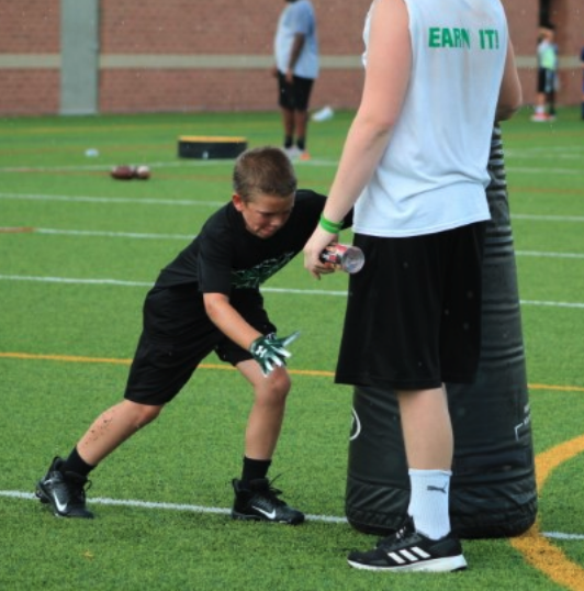 MHSsportsradio's tweet photo. Great coverage by @mhschronicle photographer @MiaSweitz of @MasonCometsFB camp https://t.co/pZR8I1JkV1