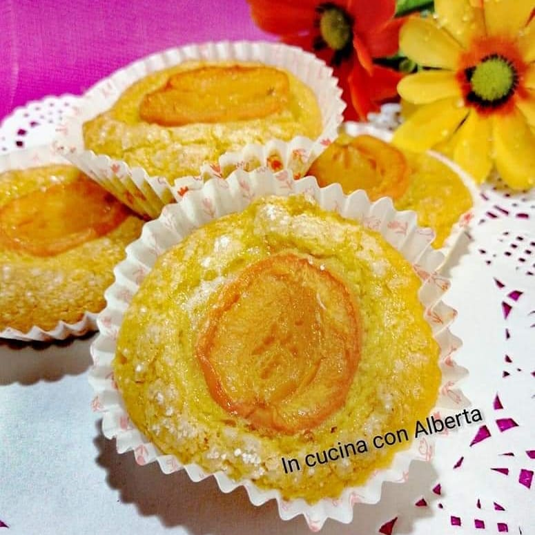 con_alberta's tweet photo. Torta all'albicocca e tortine 😋 con un buon caffè è il break perfetto 😉 #tortadifrutta #tortaallalbicocca #stagionalità #pausamerenda #bontá #break #incucinaconalberta #foodblogger https://t.co/77XQm4HW1p