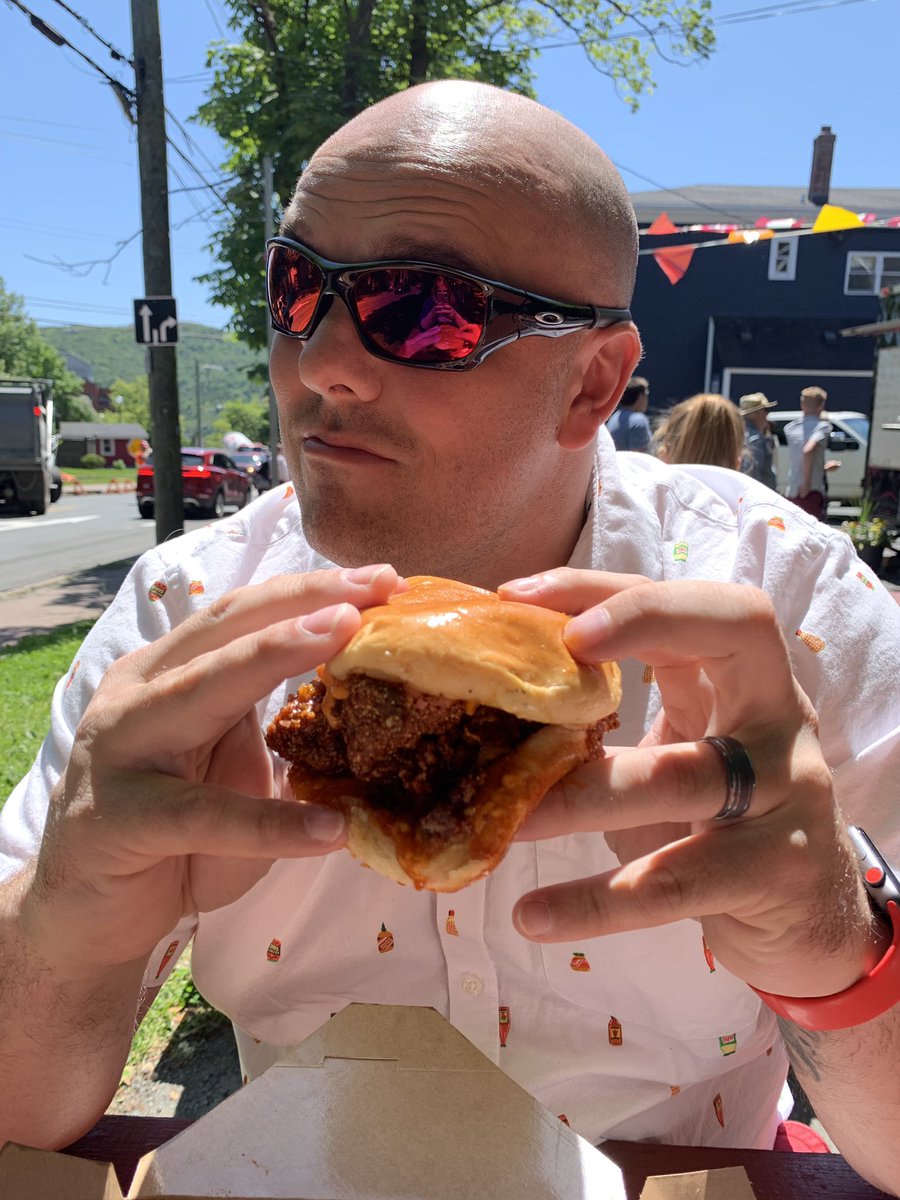 dhallidayart's tweet photo. Large day going on with @renee_halliday #foodtruckfriday #dayboil @bannermanbrewco https://t.co/t9n70apJK9
